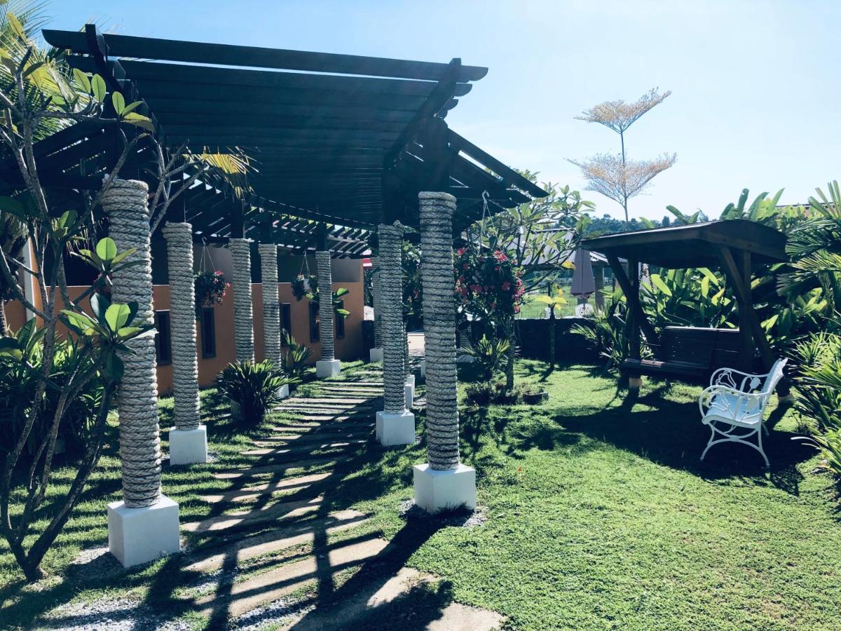 Chuu Pun Village Resort Pantai Cenang  Exterior foto